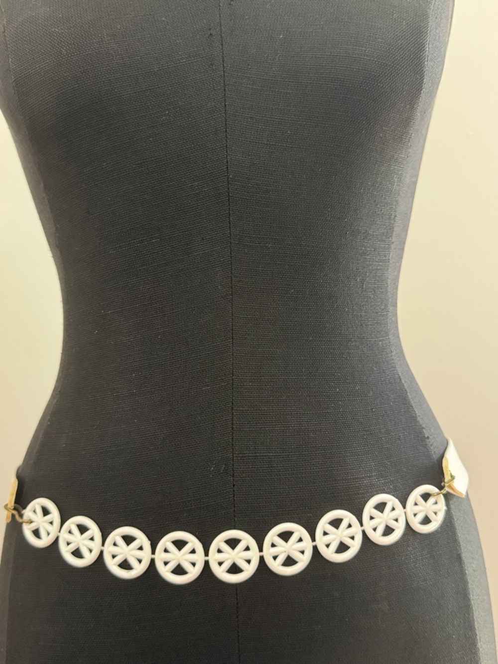 Vintage Mod MCM White Decorative Link Waist Belt - Picture 6 of 7